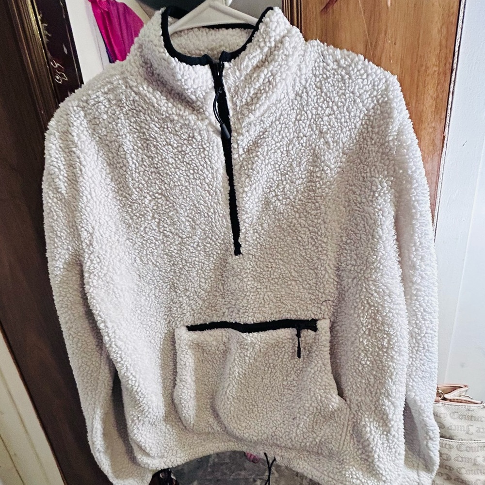 2 No boundaries pink and white pull over